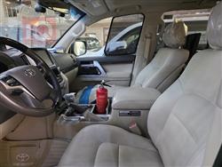 تۆیۆتا لاند کروزەر